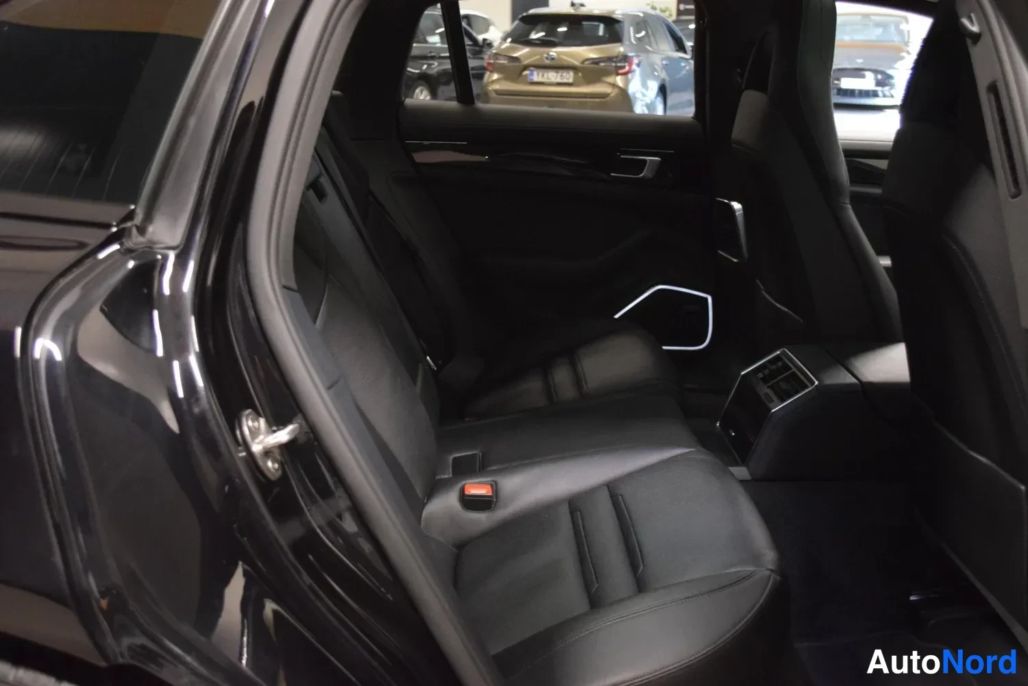 Musta Porsche Panamera 4 E-Hybrid 2018, ulkokuva 13 – Raisio