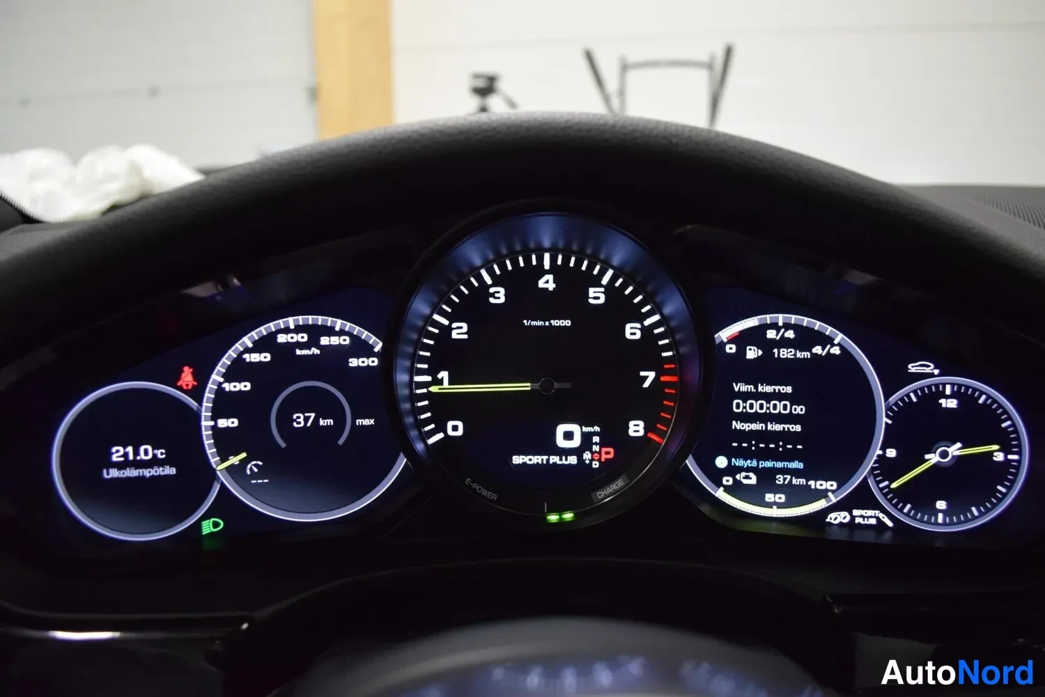 Musta Porsche Panamera 4 E-Hybrid 2018, ulkokuva 20 – Raisio