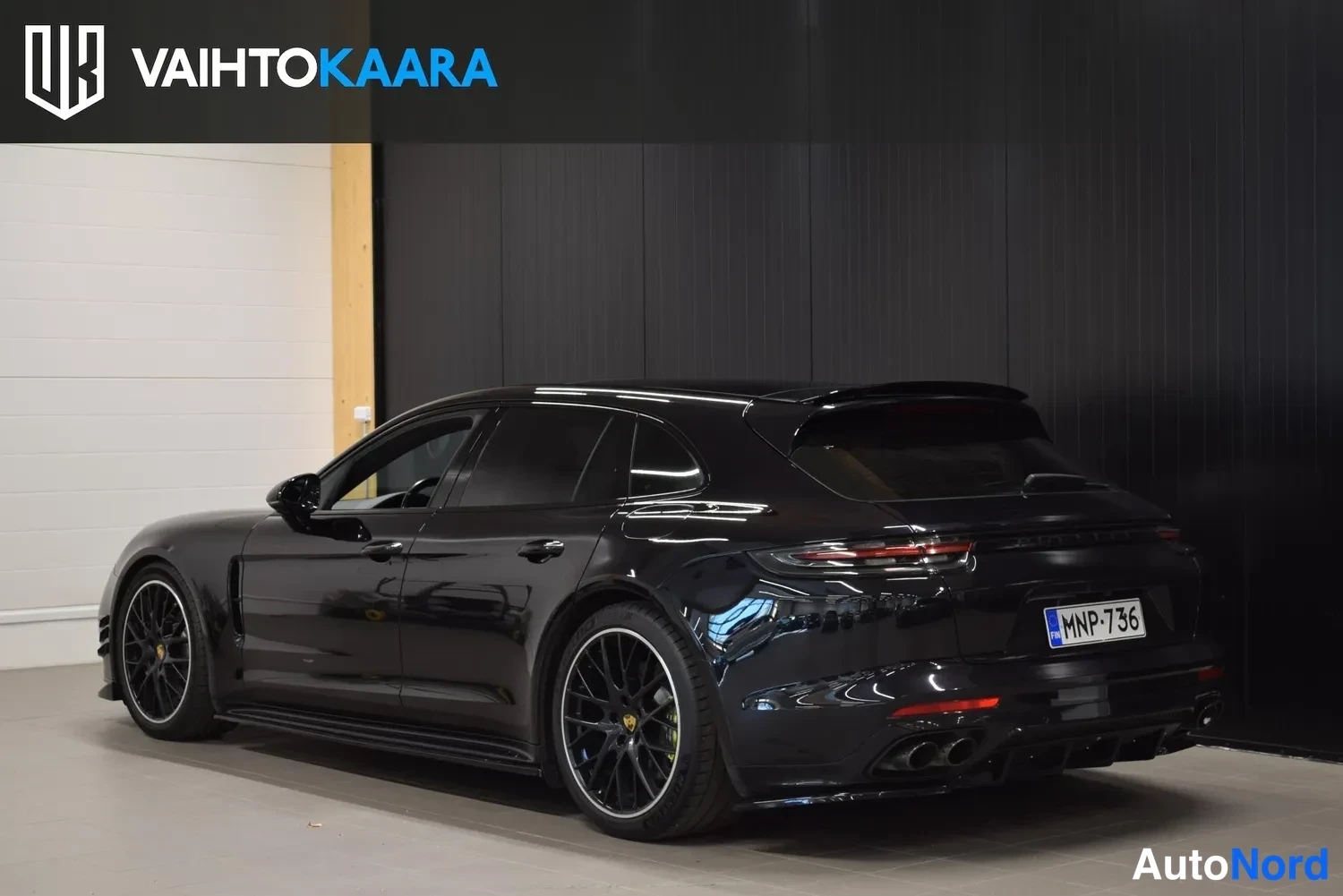 Musta Porsche Panamera 4 E-Hybrid 2018, ulkokuva 3 – Raisio