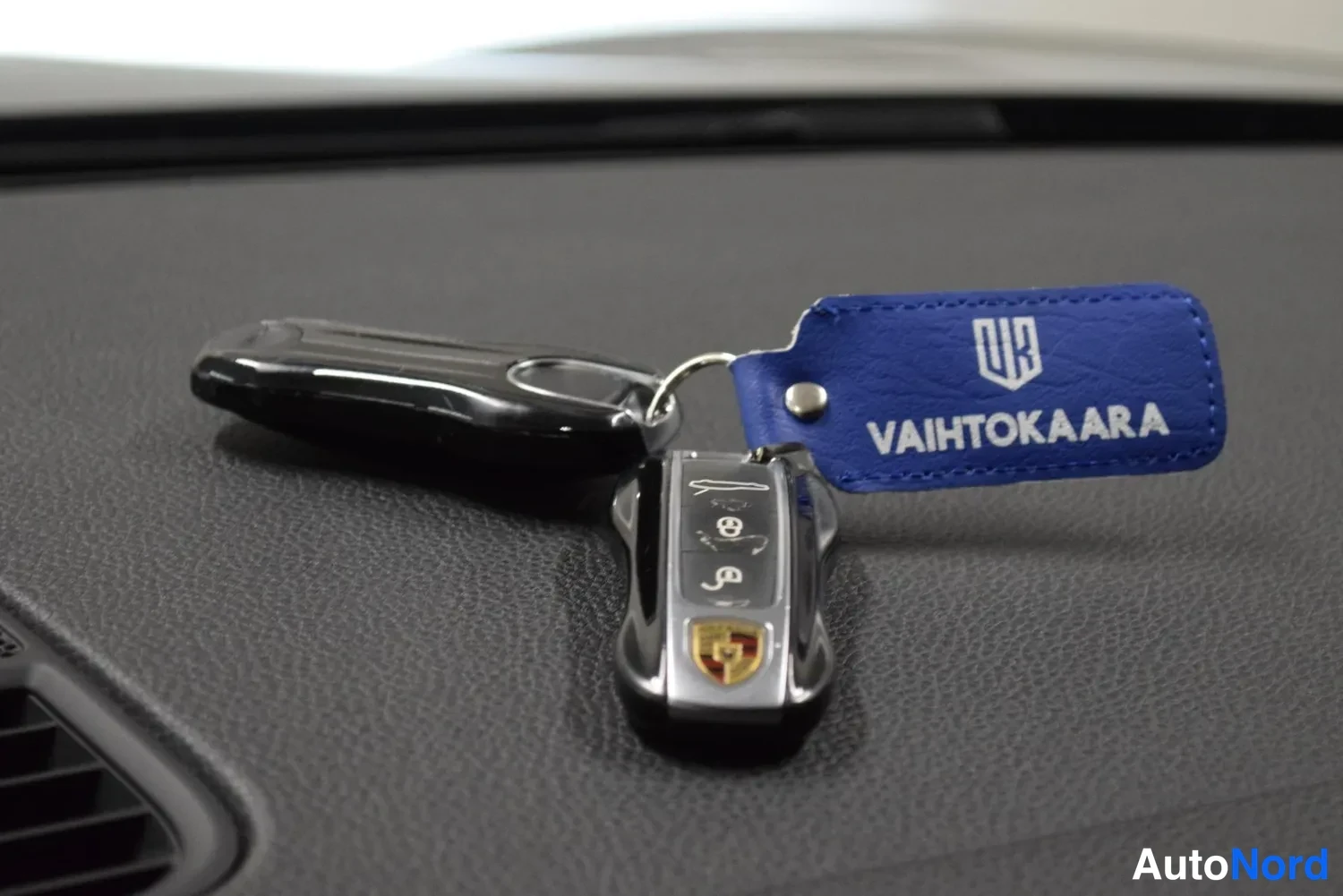Musta Porsche Panamera 4 E-Hybrid 2018, ulkokuva 30 – Raisio