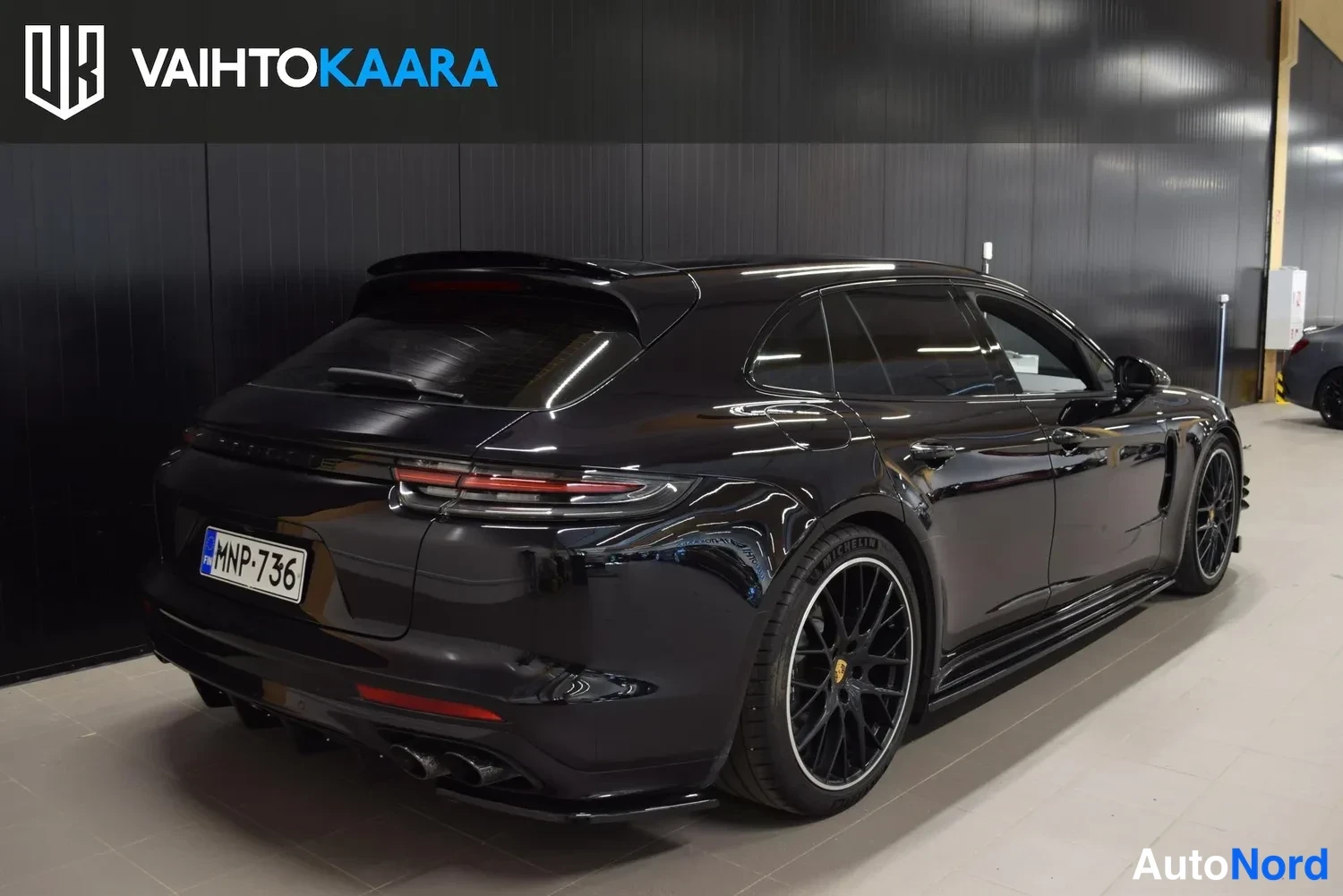 Musta Porsche Panamera 4 E-Hybrid 2018, ulkokuva 4 – Raisio