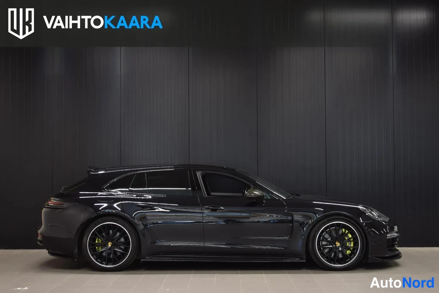 Musta Porsche Panamera 4 E-Hybrid 2018, ulkokuva 5 – Raisio
