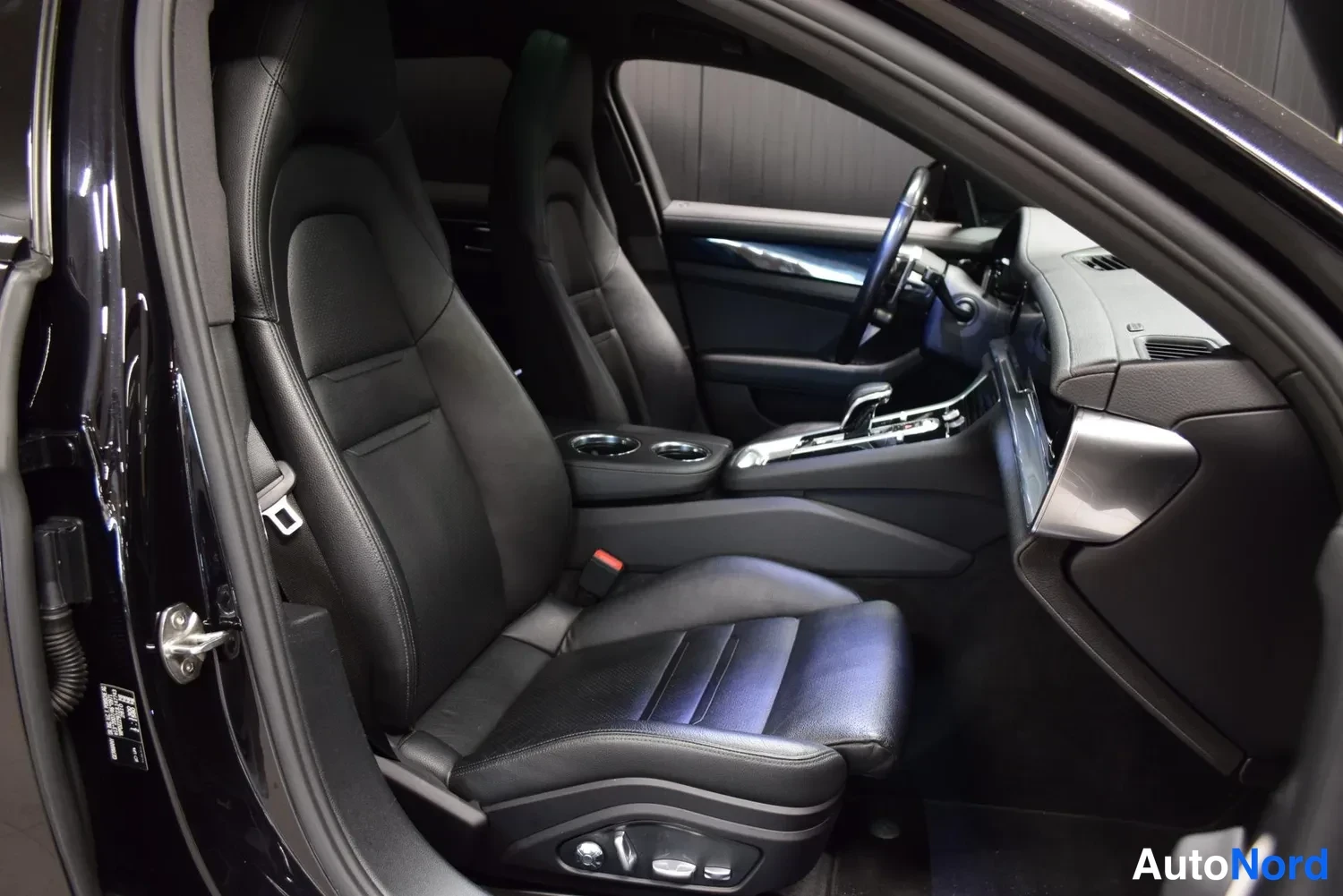 Musta Porsche Panamera 4 E-Hybrid 2018, sivulta, kuva 13