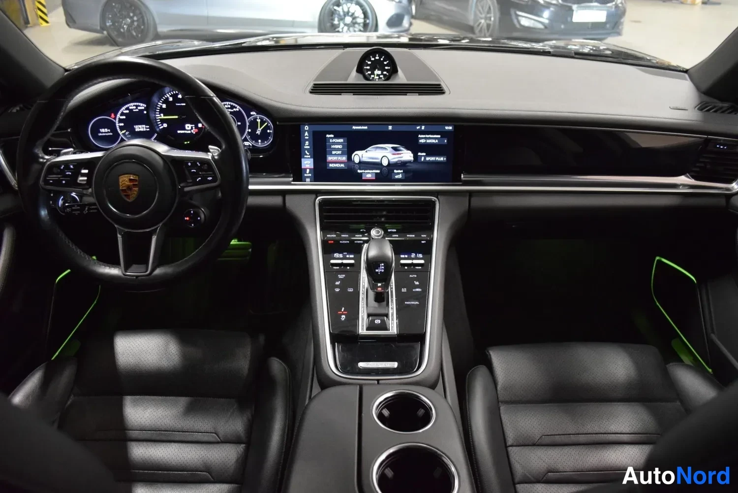 Musta Porsche Panamera 4 E-Hybrid 2018, sivulta, kuva 14