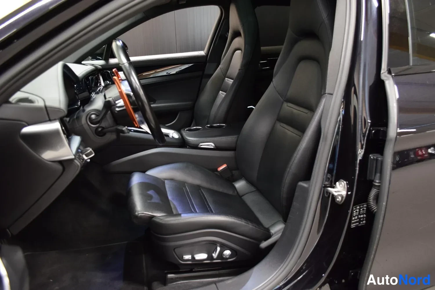Musta Porsche Panamera 4 E-Hybrid 2018, ulkokuva 9 – Raisio