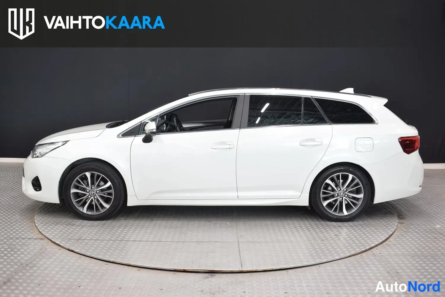 Valkoinen Toyota Avensis 2017, ulkokuva 2 – Raisio