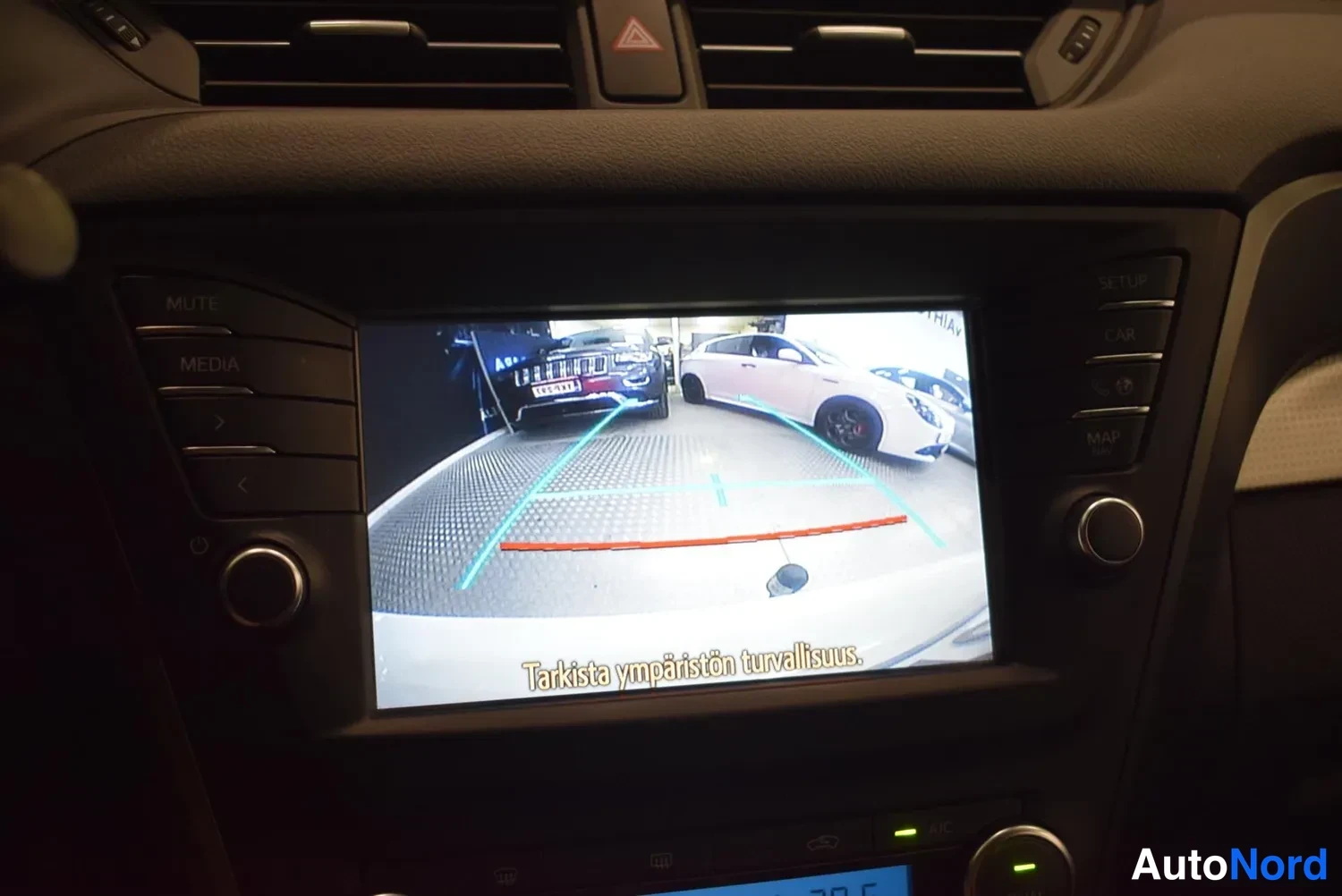 Valkoinen Toyota Avensis 2017, ulkokuva 18 – Raisio
