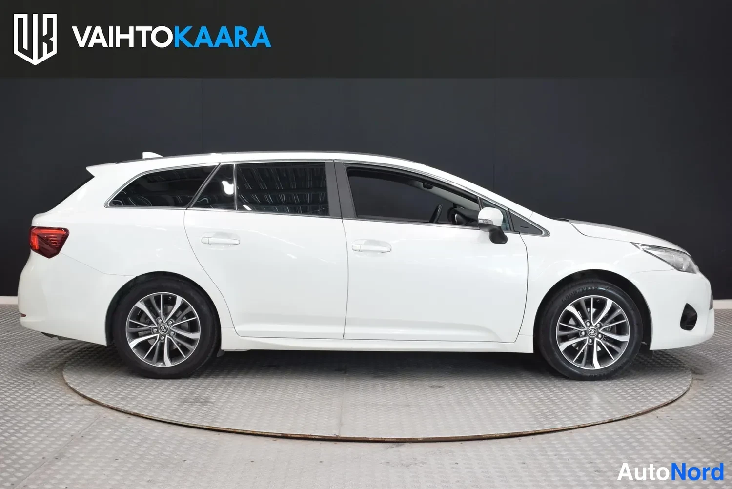 Valkoinen Toyota Avensis 2017, ulkokuva 5 – Raisio