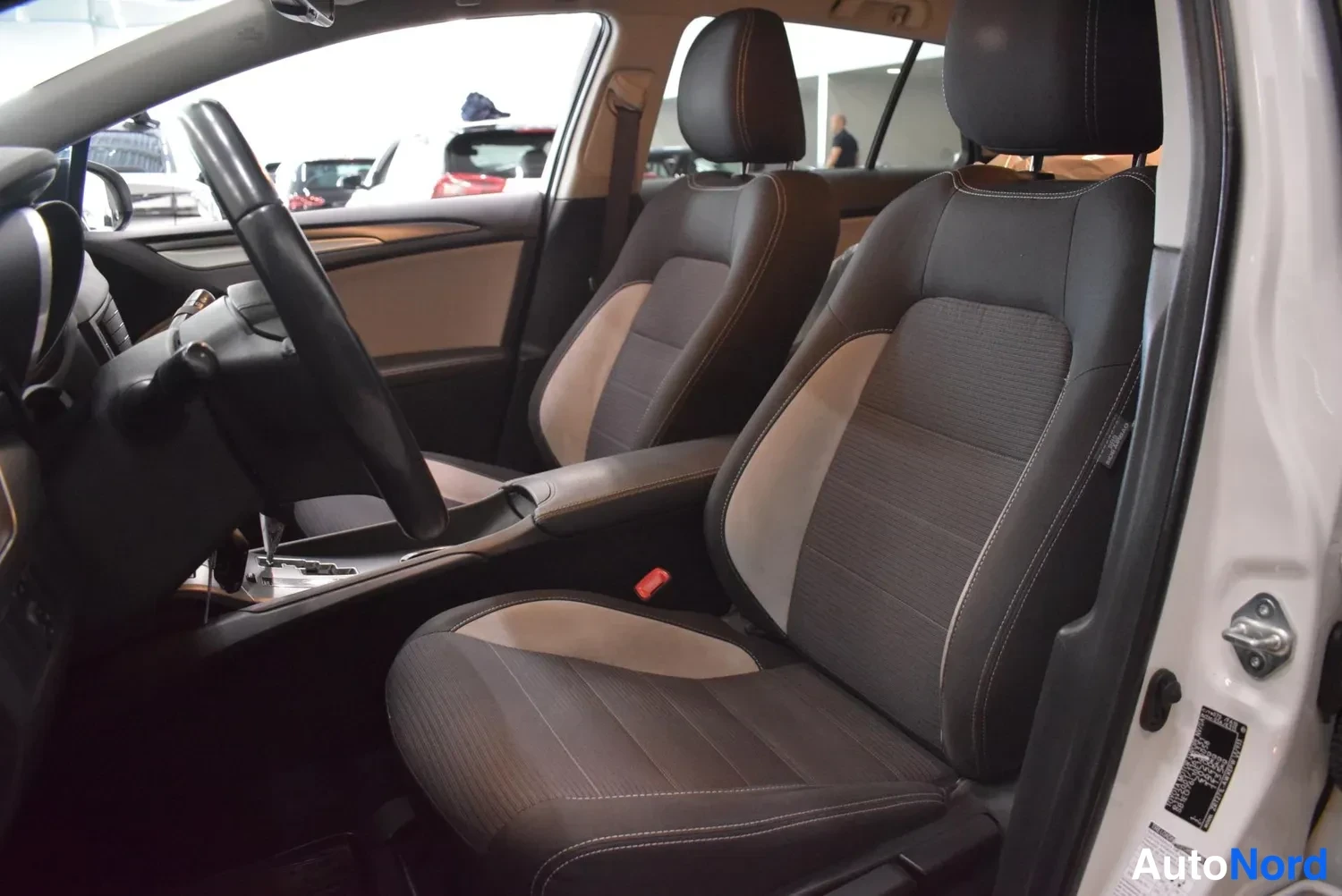 Valkoinen Toyota Avensis 2017, ulkokuva 8 – Raisio