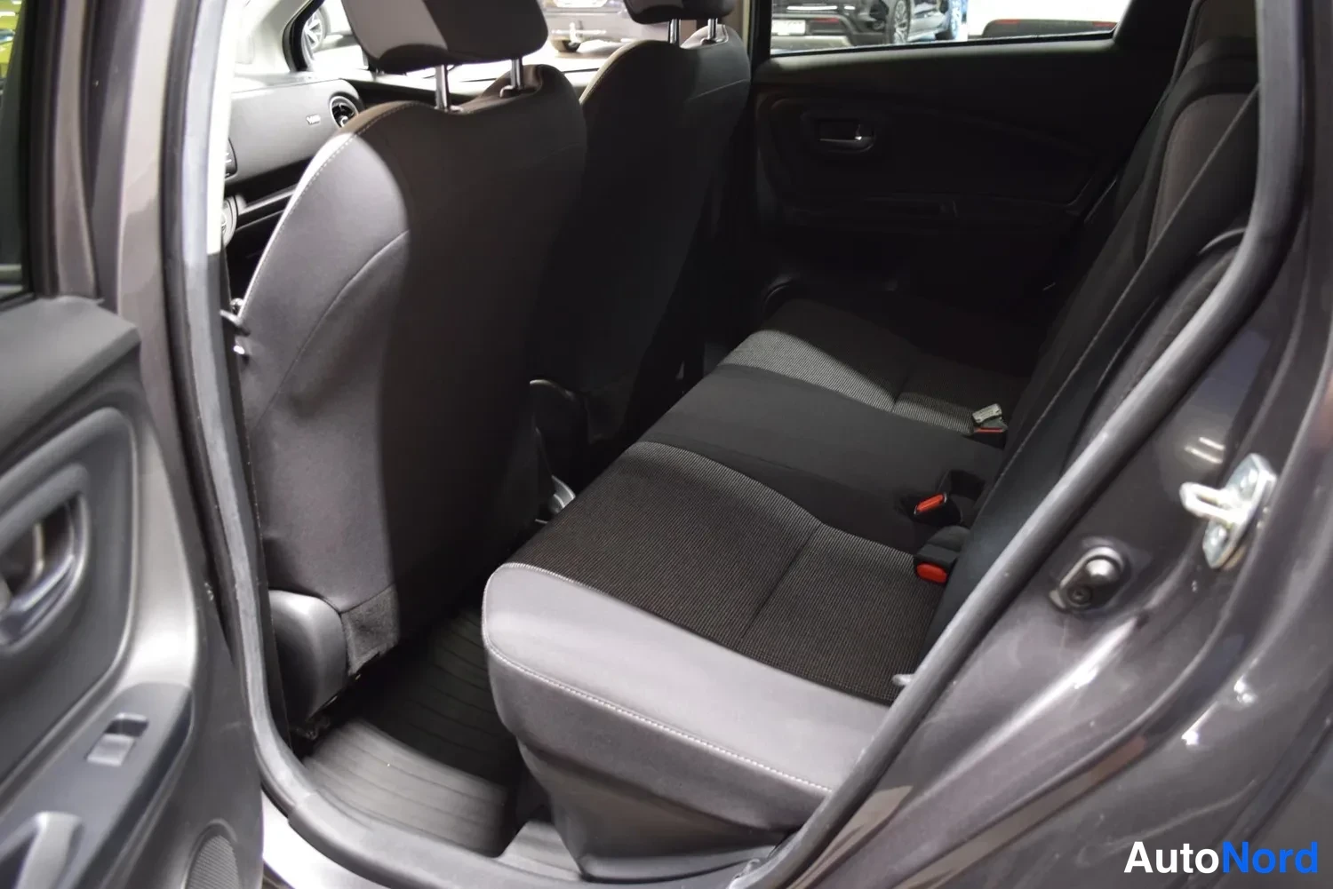 Harmaa Toyota Yaris 2020, ulkokuva 11 – Raisio