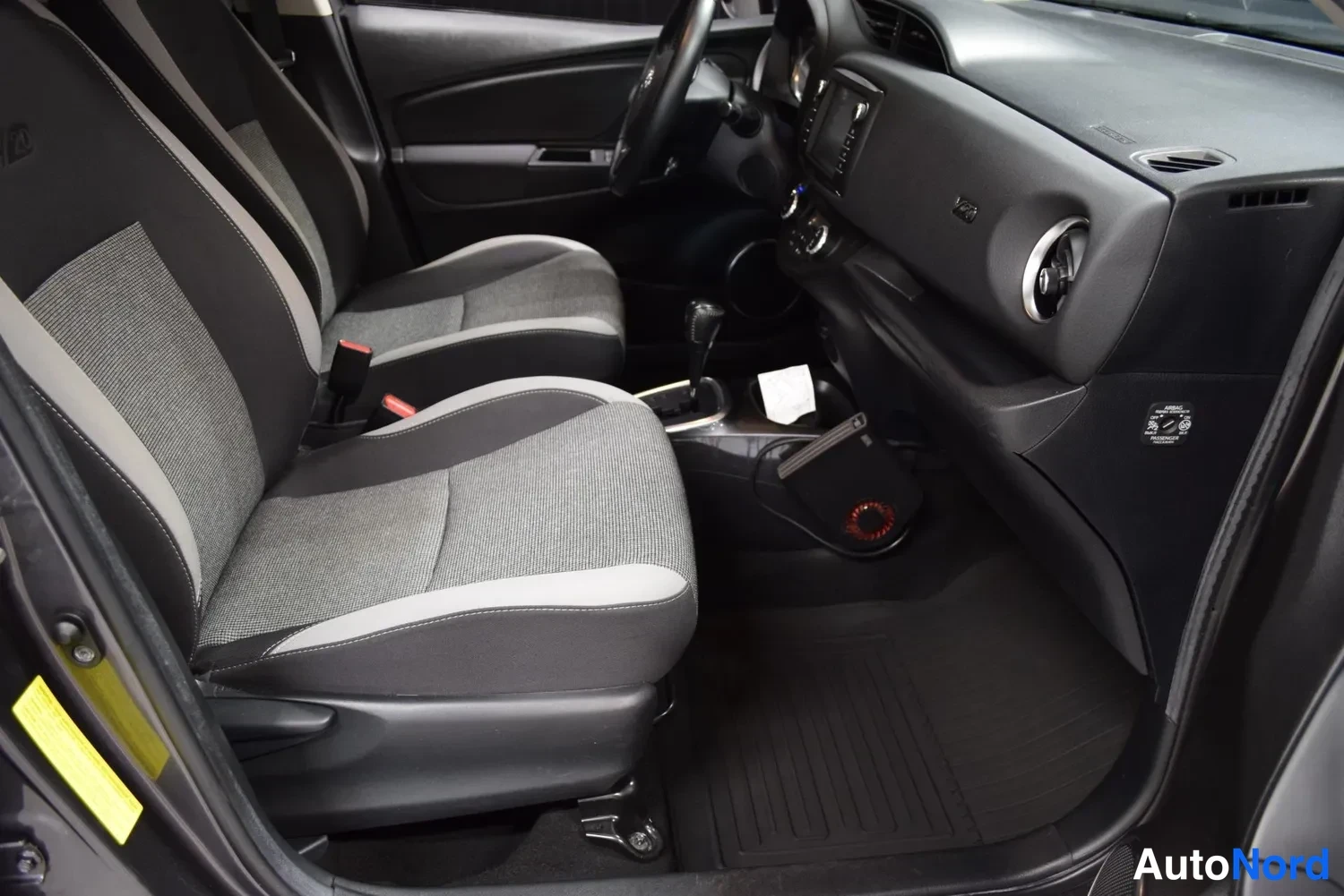 Harmaa Toyota Yaris 2020, ulkokuva 12 – Raisio