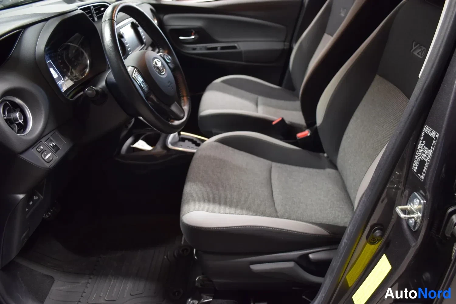 Harmaa Toyota Yaris 2020, ulkokuva 8 – Raisio