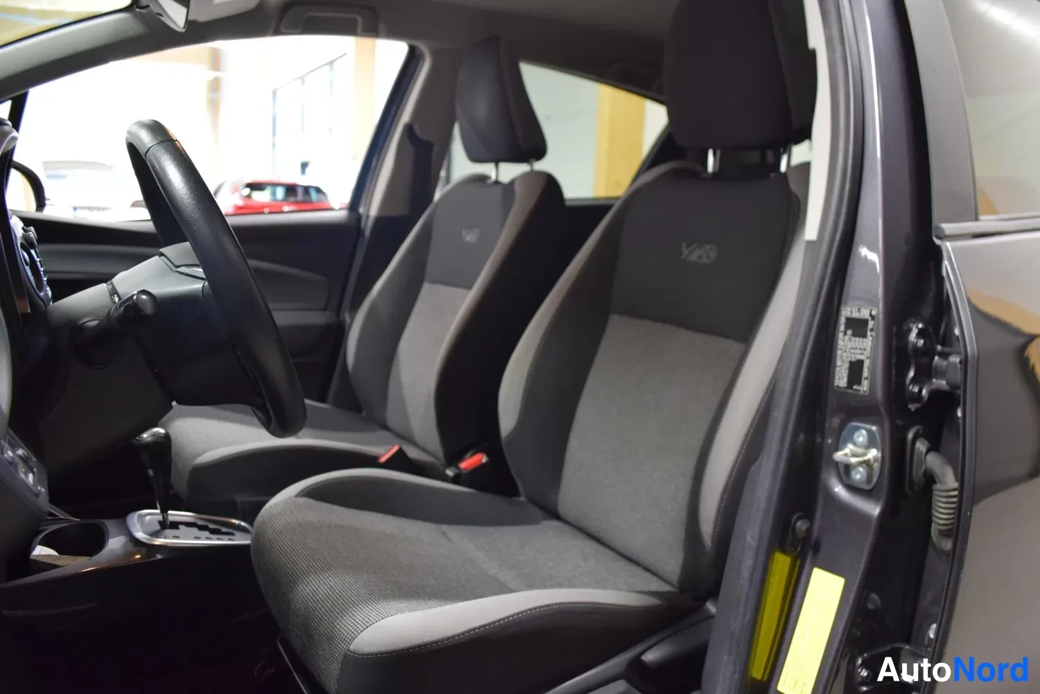 Harmaa Toyota Yaris 2020, ulkokuva 10 – Raisio