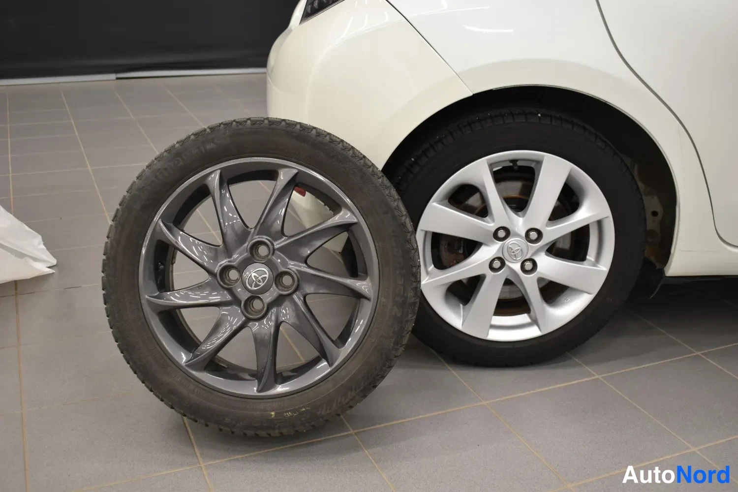 Valkoinen Toyota Yaris Hybrid 2013, ulkokuva 12 – Raisio