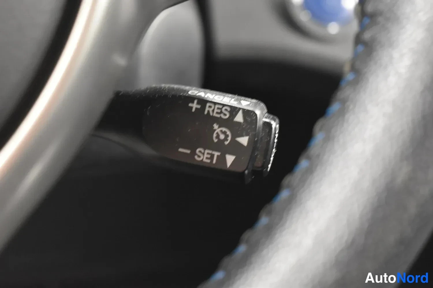 Valkoinen Toyota Yaris Hybrid 2013, ulkokuva 21 – Raisio