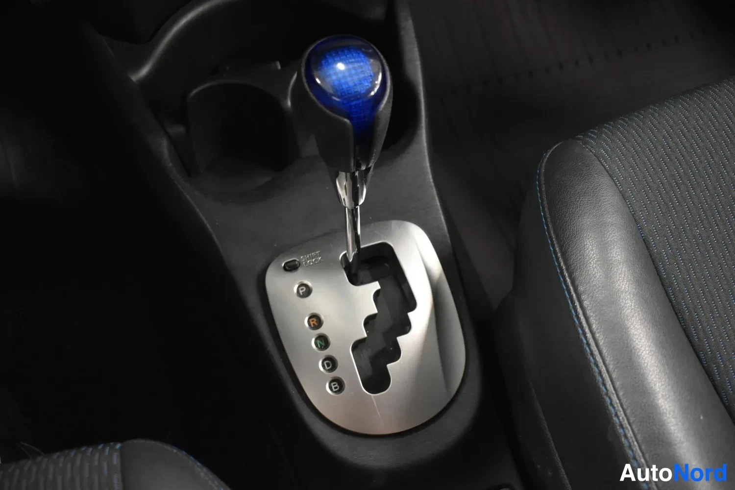 Valkoinen Toyota Yaris Hybrid 2013, ulkokuva 23 – Raisio