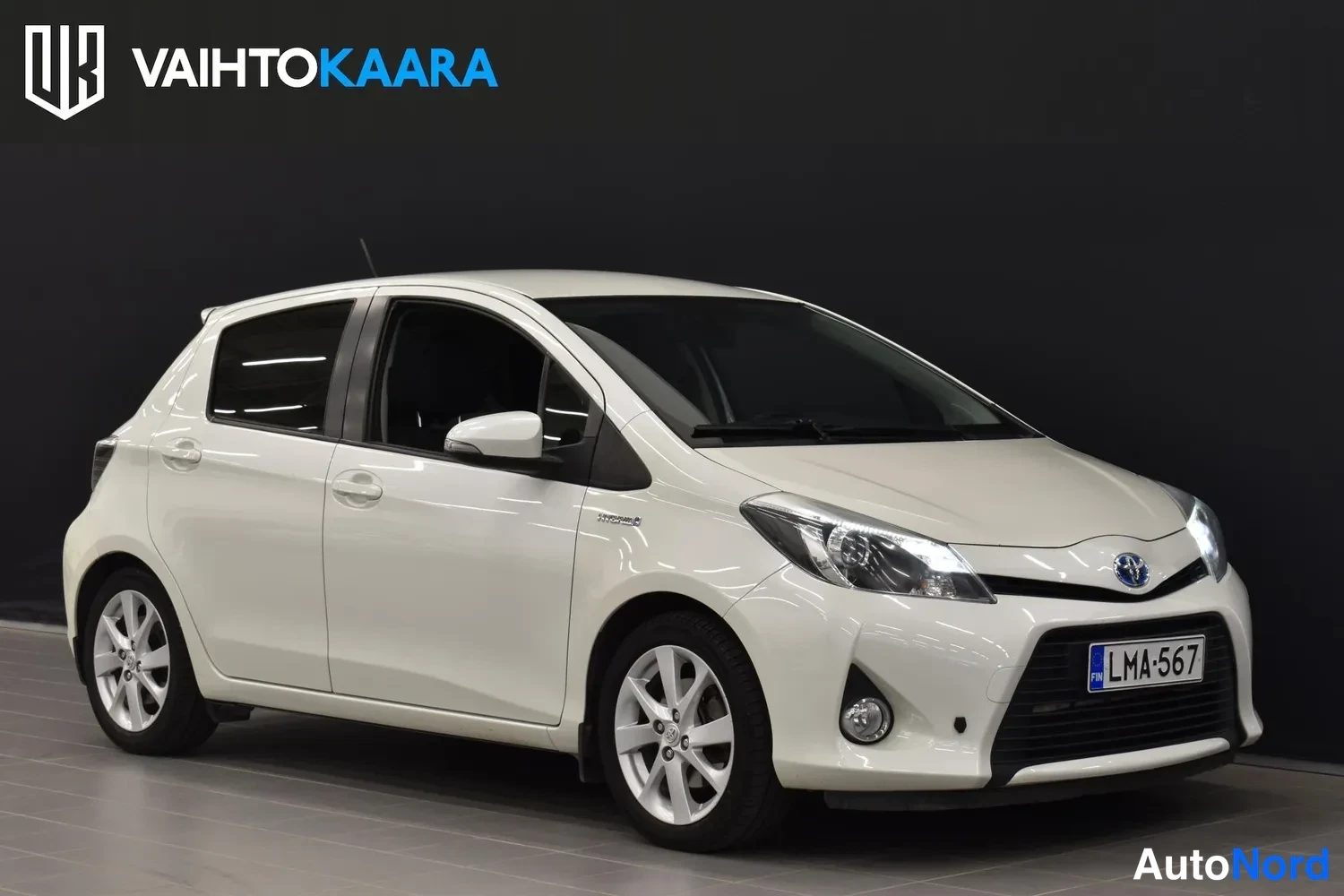 Valkoinen Toyota Yaris Hybrid 2013, ulkokuva 4 – Raisio