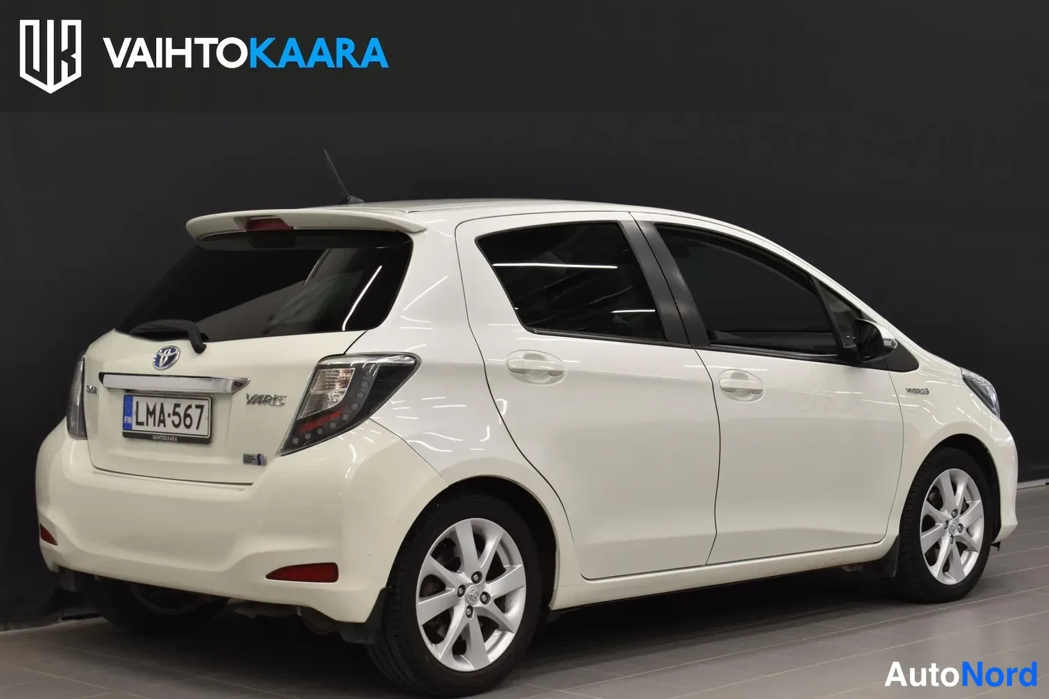 Valkoinen Toyota Yaris Hybrid 2013, ulkokuva 6 – Raisio