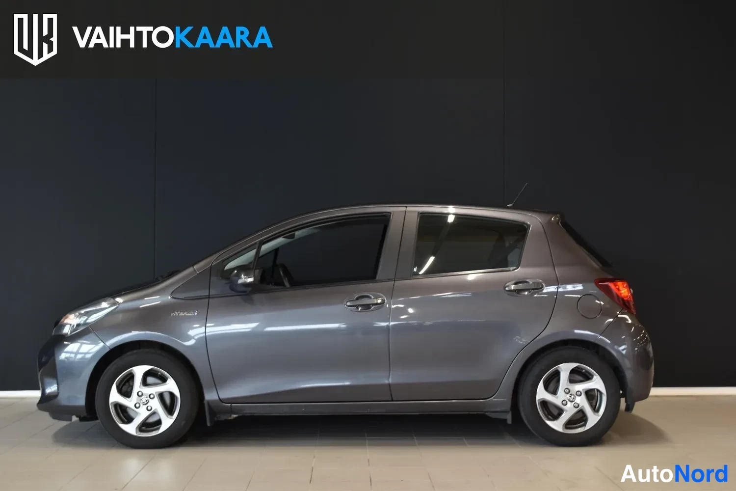 Harmaa Toyota Yaris 2015, ulkokuva 2 – Raisio