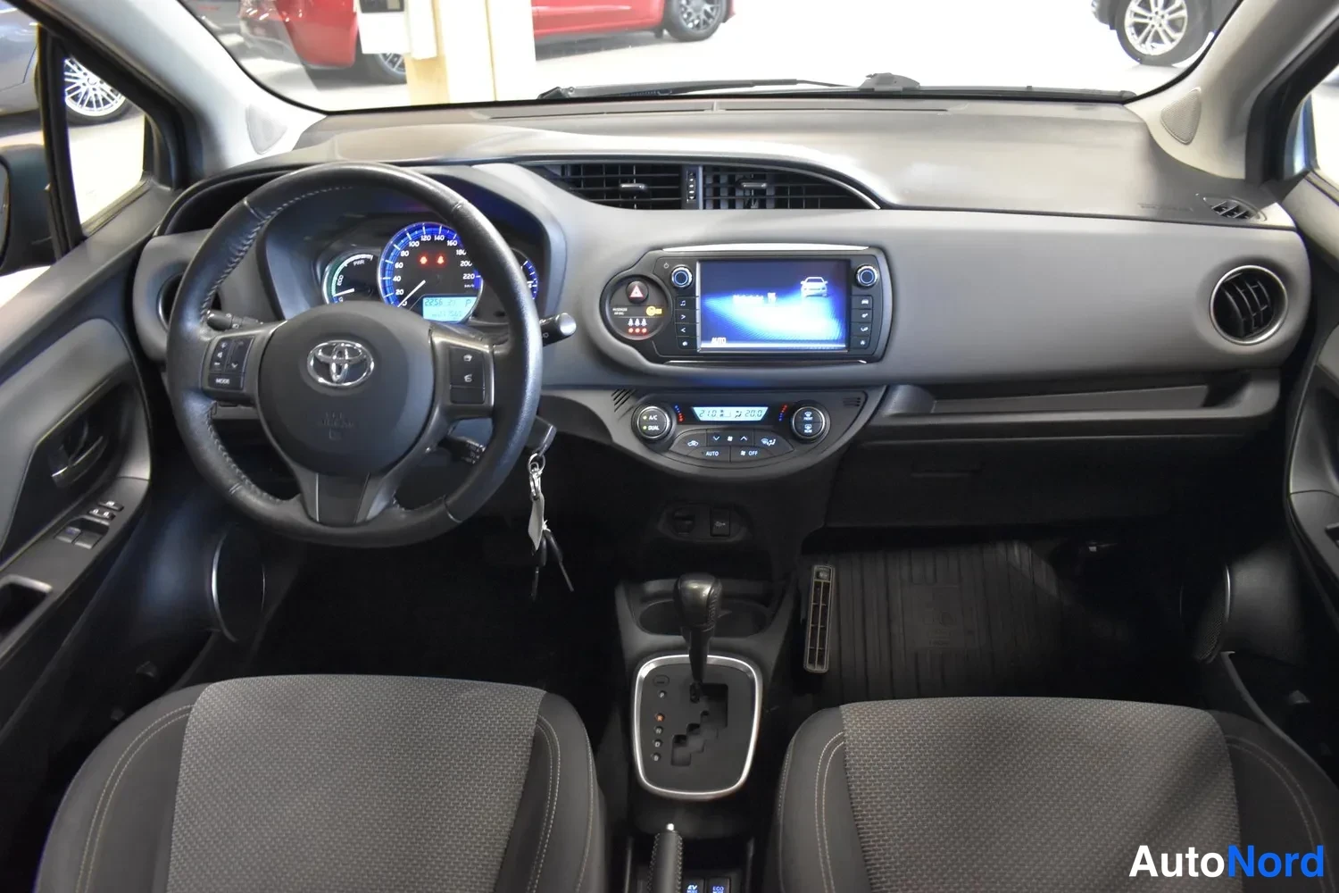 Harmaa Toyota Yaris 2015, ulkokuva 11 – Raisio