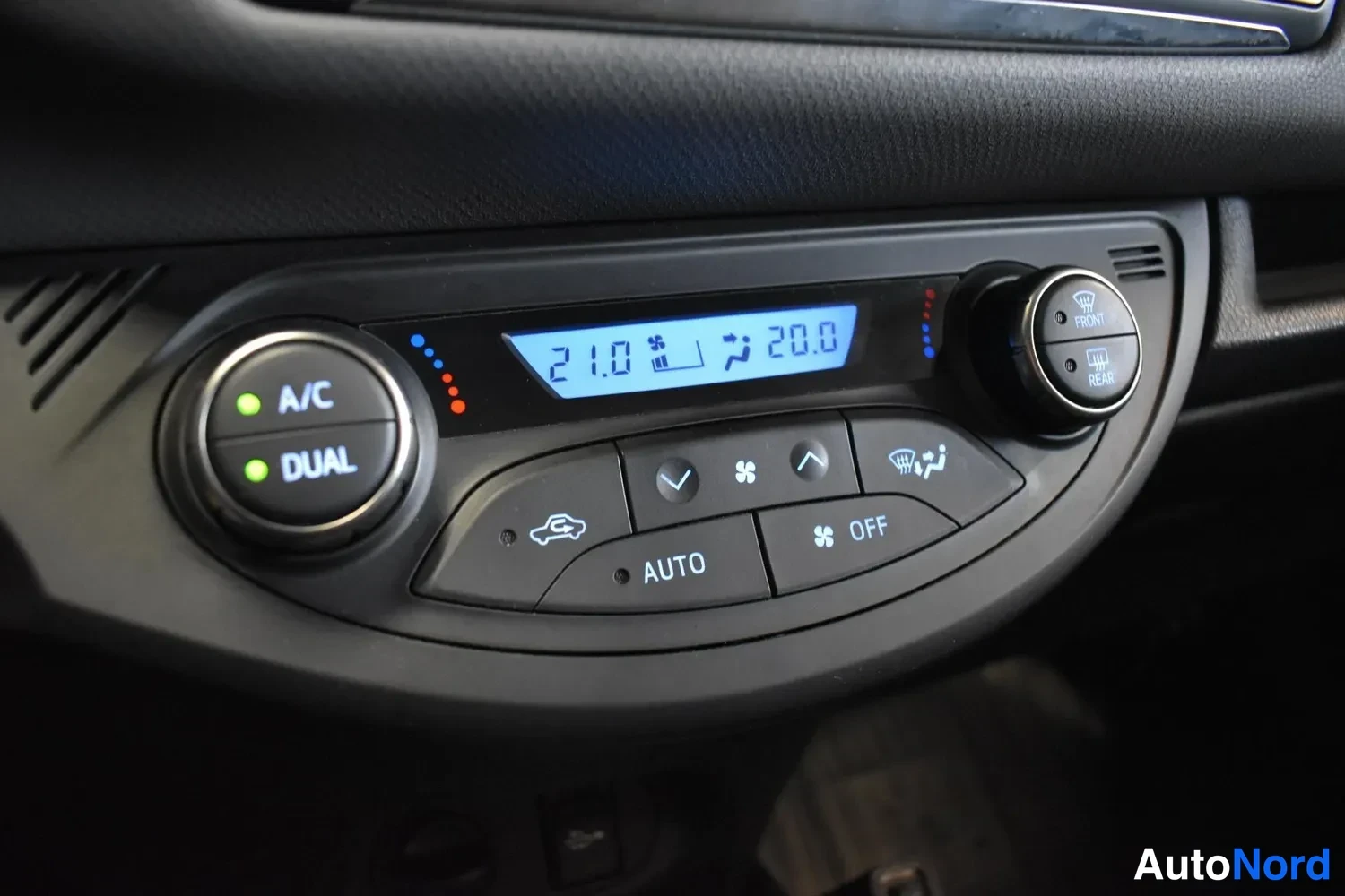 Harmaa Toyota Yaris 2015, ulkokuva 14 – Raisio