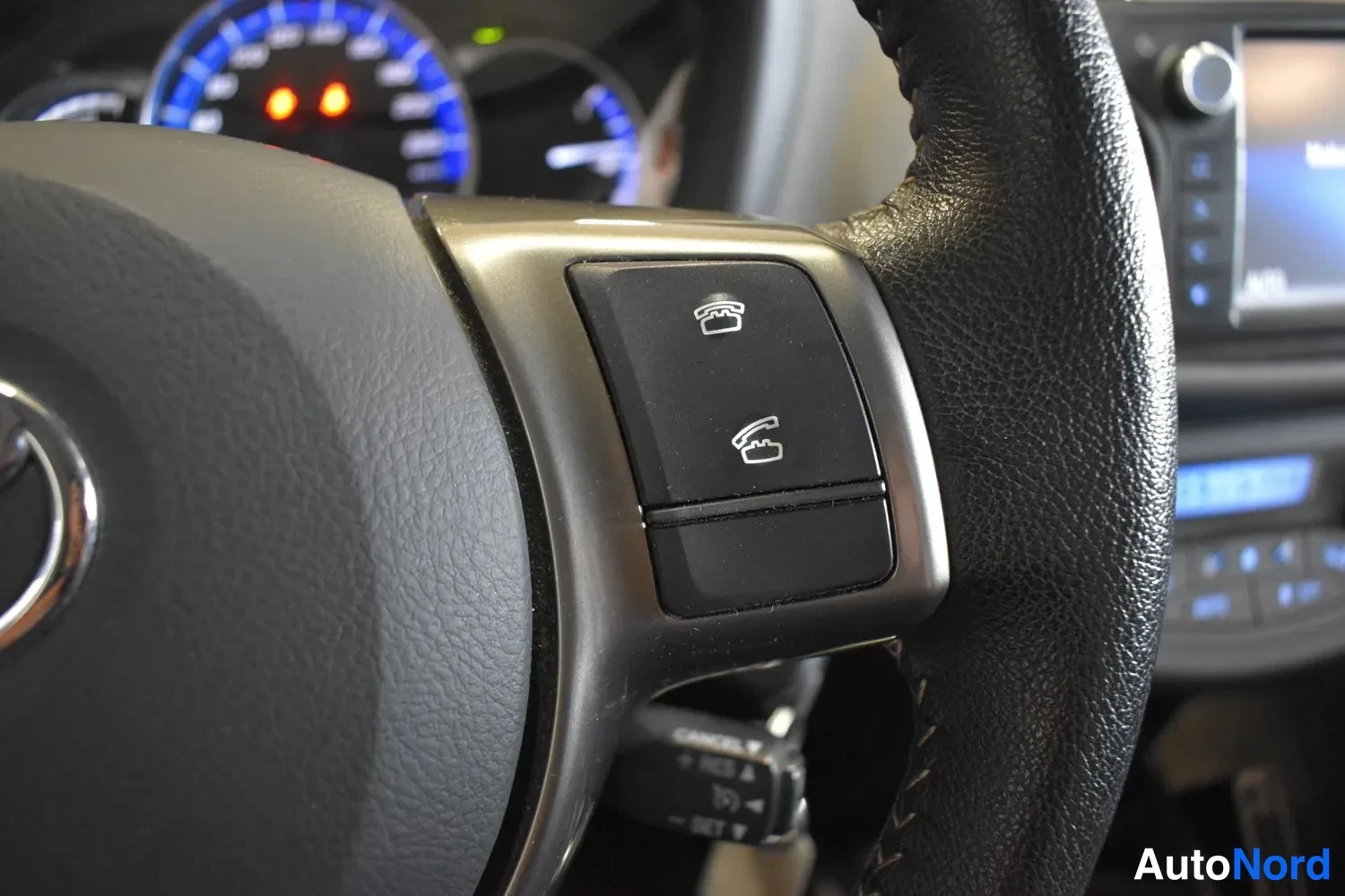 Harmaa Toyota Yaris 2015, ulkokuva 18 – Raisio