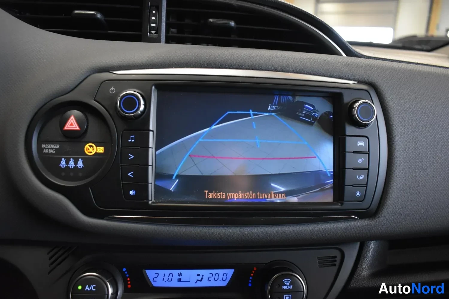 Harmaa Toyota Yaris 2015, ulkokuva 20 – Raisio