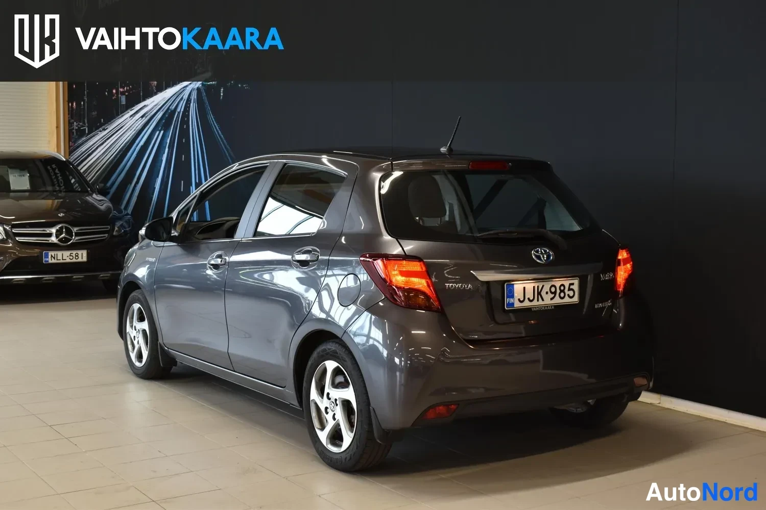 Harmaa Toyota Yaris 2015, ulkokuva 3 – Raisio