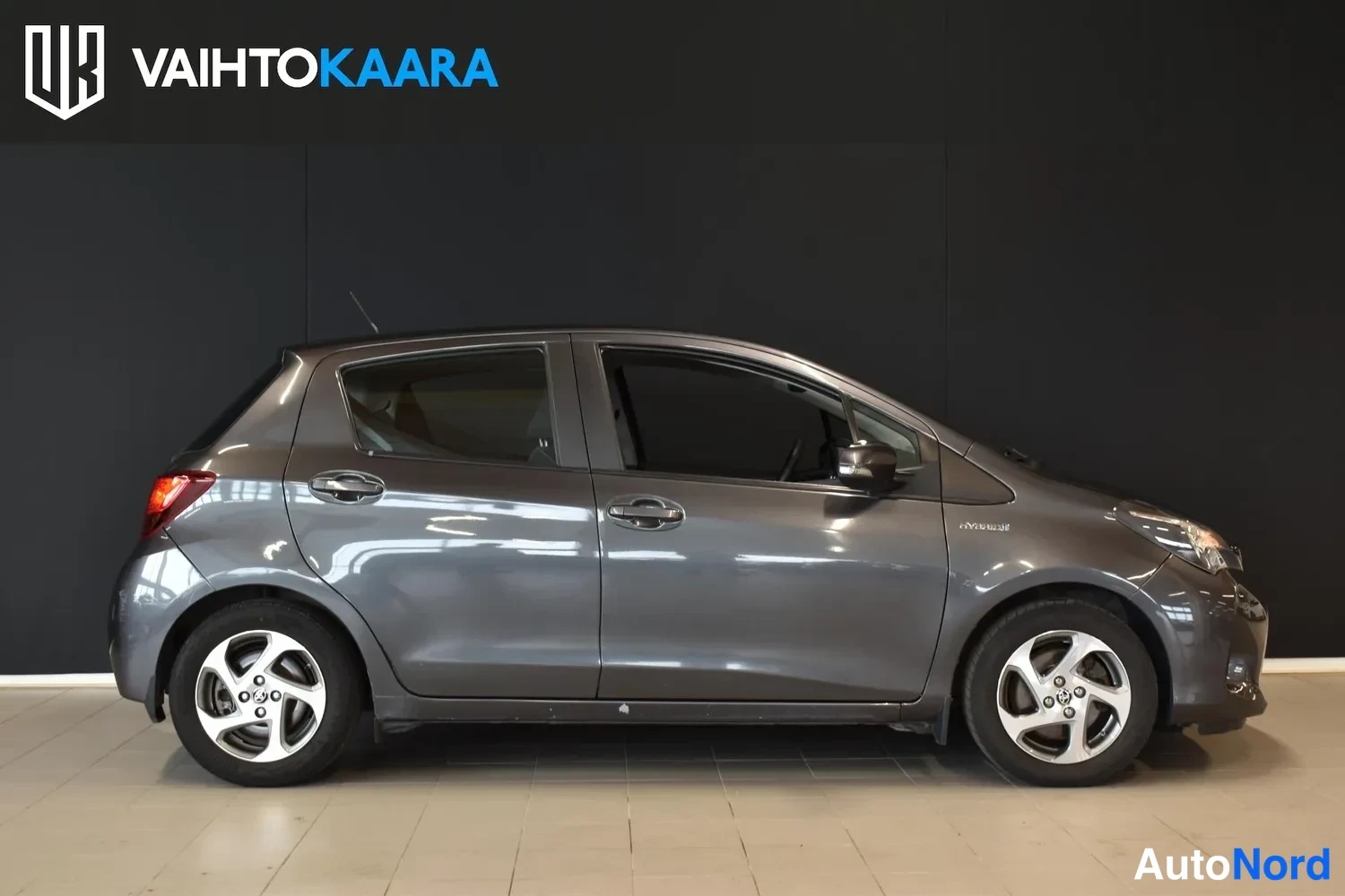 Harmaa Toyota Yaris 2015, ulkokuva 4 – Raisio