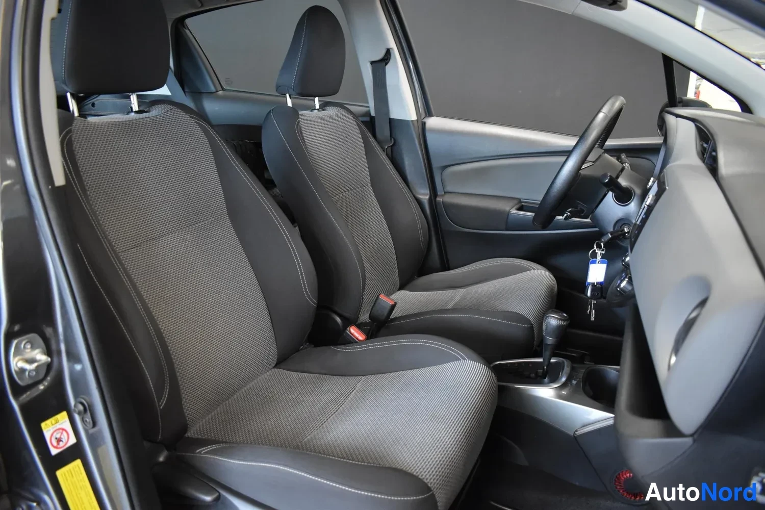 Harmaa Toyota Yaris 2015, ulkokuva 10 – Raisio