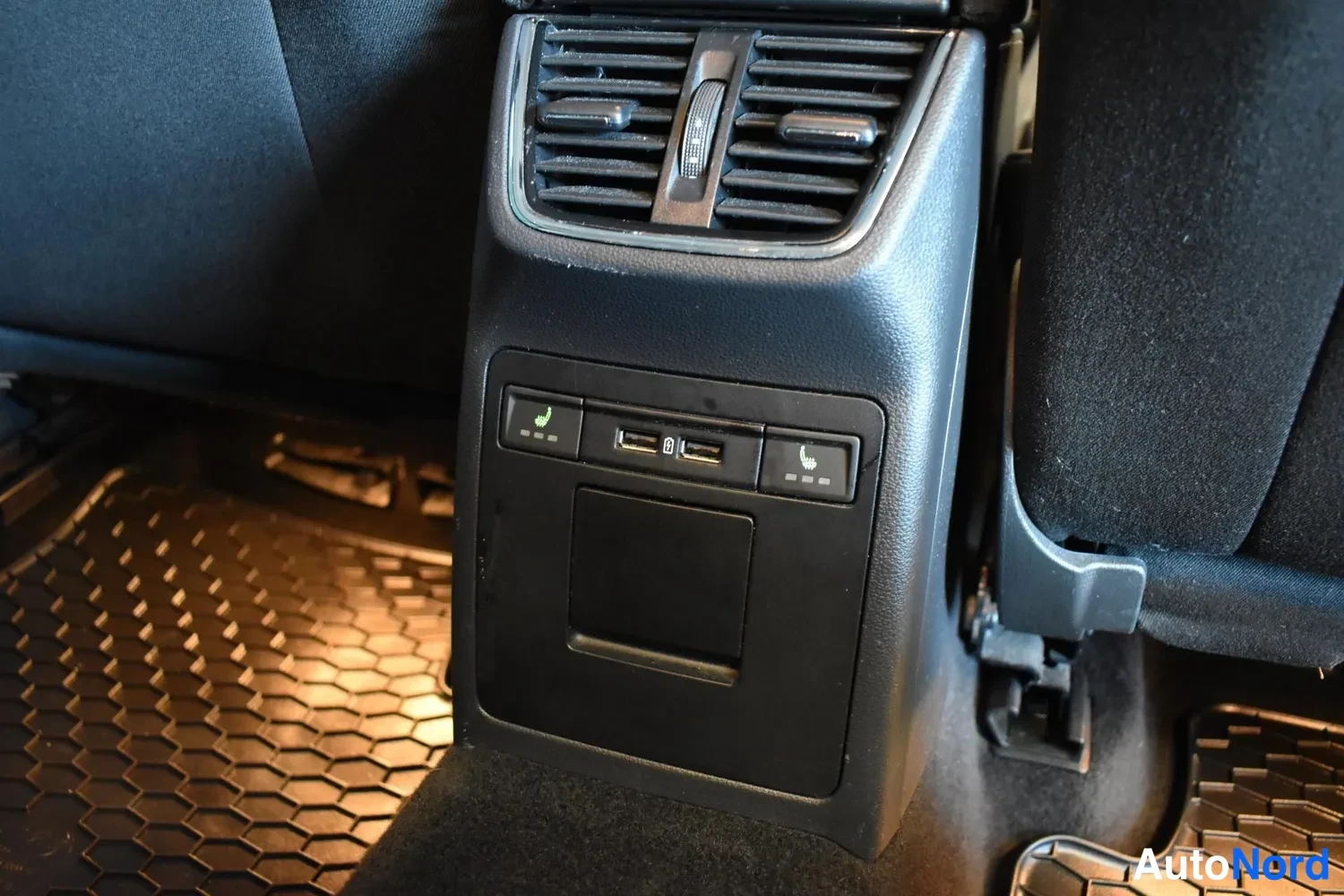 Harmaa Skoda Octavia 2020, ulkokuva 13 – Raisio
