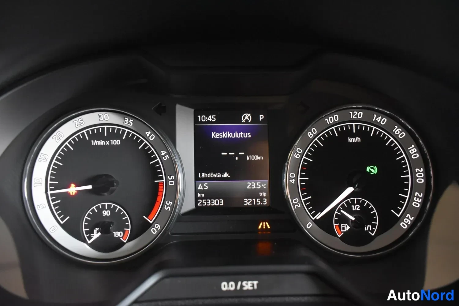 Harmaa Skoda Octavia 2020, ulkokuva 16 – Raisio