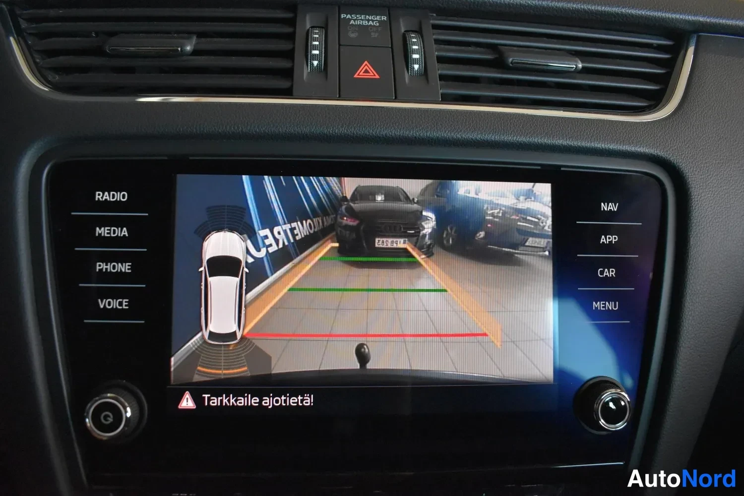 Harmaa Skoda Octavia 2020, ulkokuva 18 – Raisio