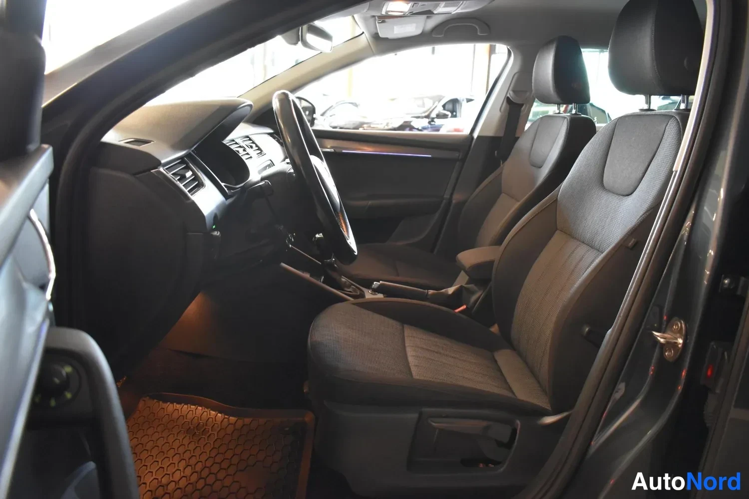 Harmaa Skoda Octavia 2020, ulkokuva 7 – Raisio