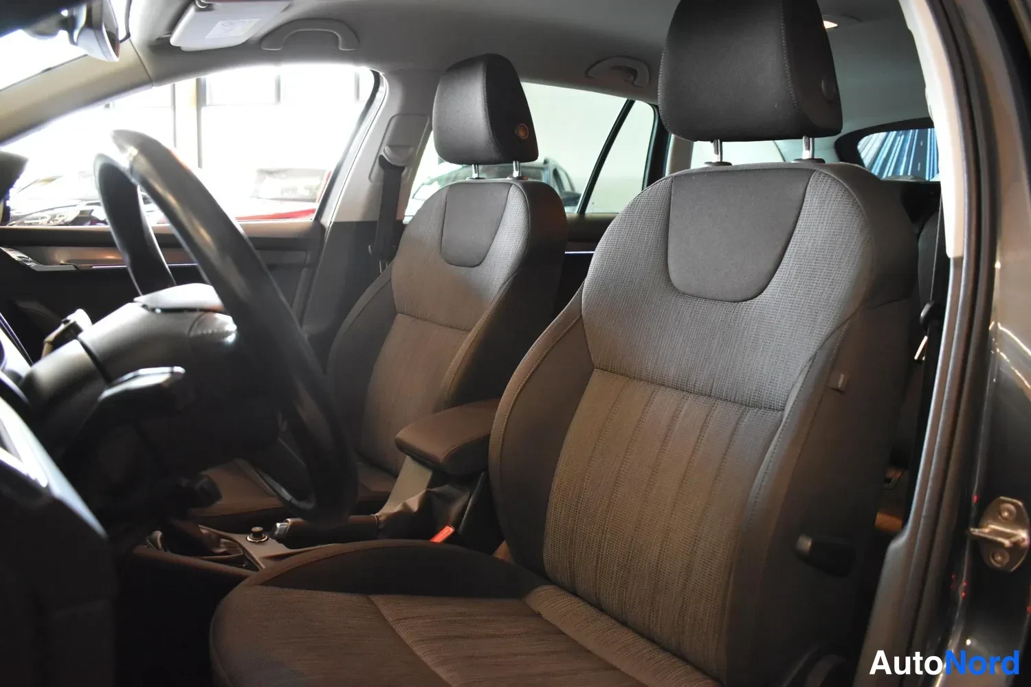 Harmaa Skoda Octavia 2020, ulkokuva 8 – Raisio