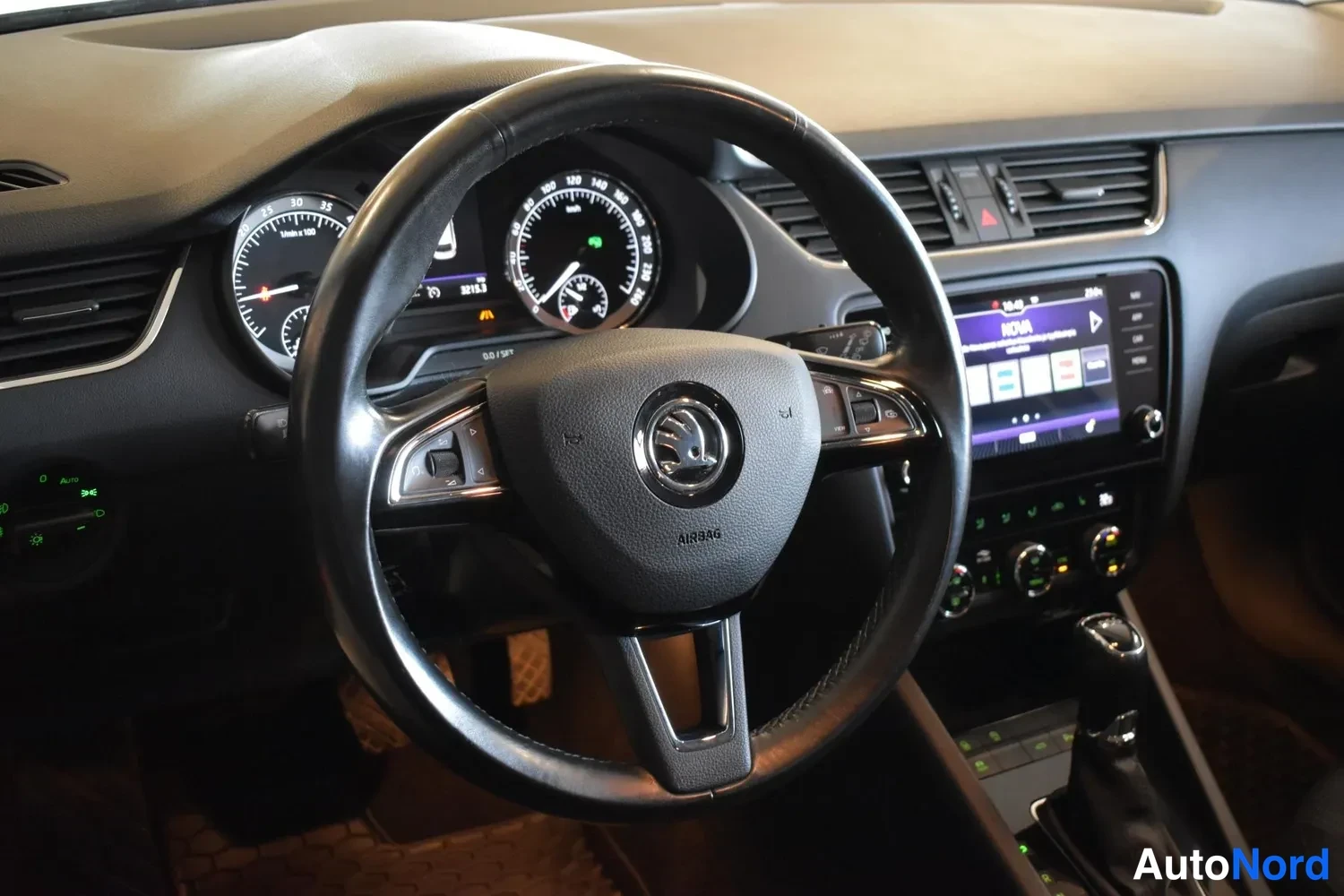 Harmaa Skoda Octavia 2020, ulkokuva 9 – Raisio