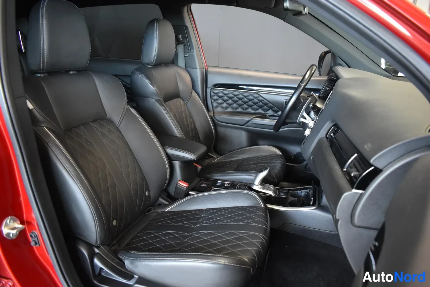 Punainen Mitsubishi Outlander PHEV 2020, ulkokuva 11 – Raisio