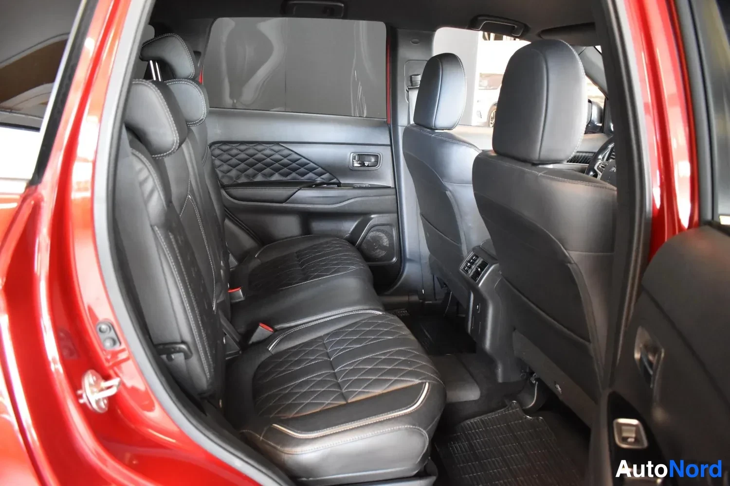 Punainen Mitsubishi Outlander PHEV 2020, ulkokuva 12 – Raisio