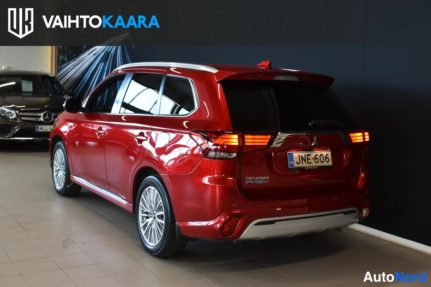Punainen Mitsubishi Outlander PHEV 2020, ulkokuva 3 – Raisio