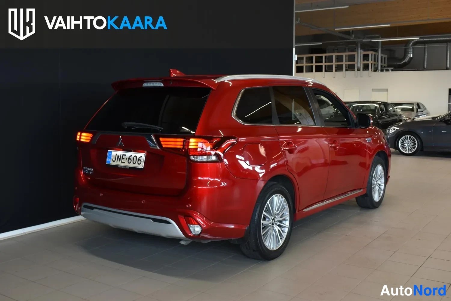 Punainen Mitsubishi Outlander PHEV 2020, ulkokuva 5 – Raisio