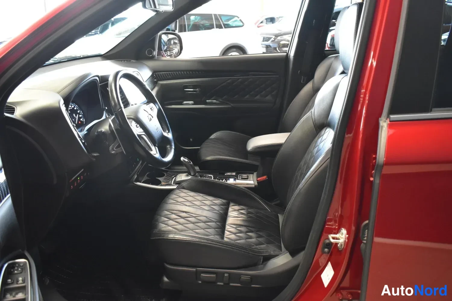 Punainen Mitsubishi Outlander PHEV 2020, ulkokuva 8 – Raisio