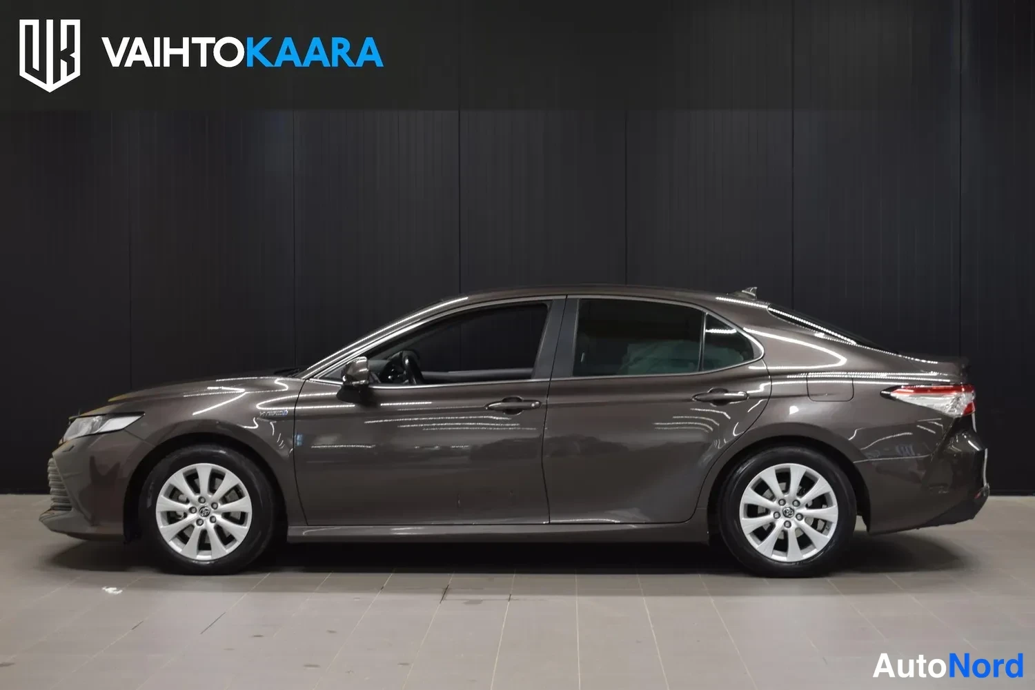 Ruskea Toyota Camry 2019, ulkokuva 2 – Raisio