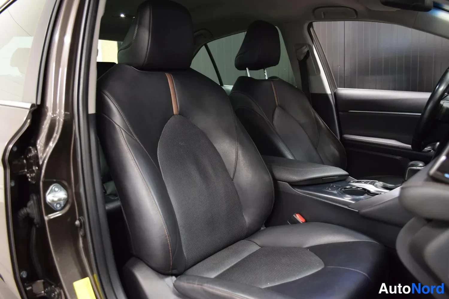 Ruskea Toyota Camry 2019, ulkokuva 13 – Raisio