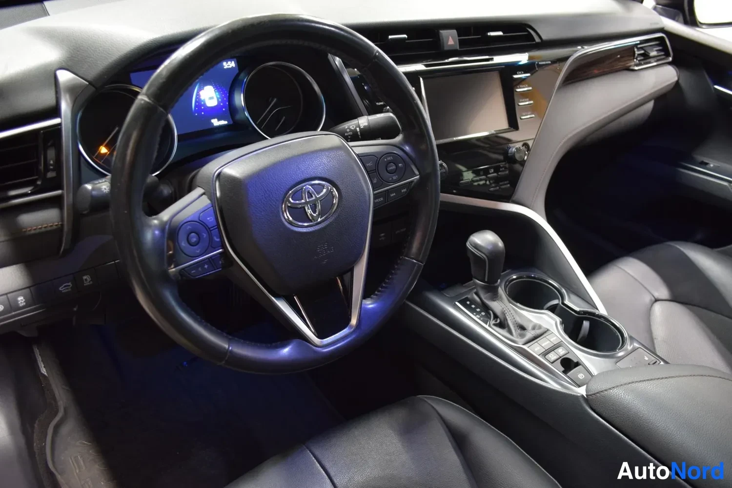 Ruskea Toyota Camry 2019, ulkokuva 9 – Raisio
