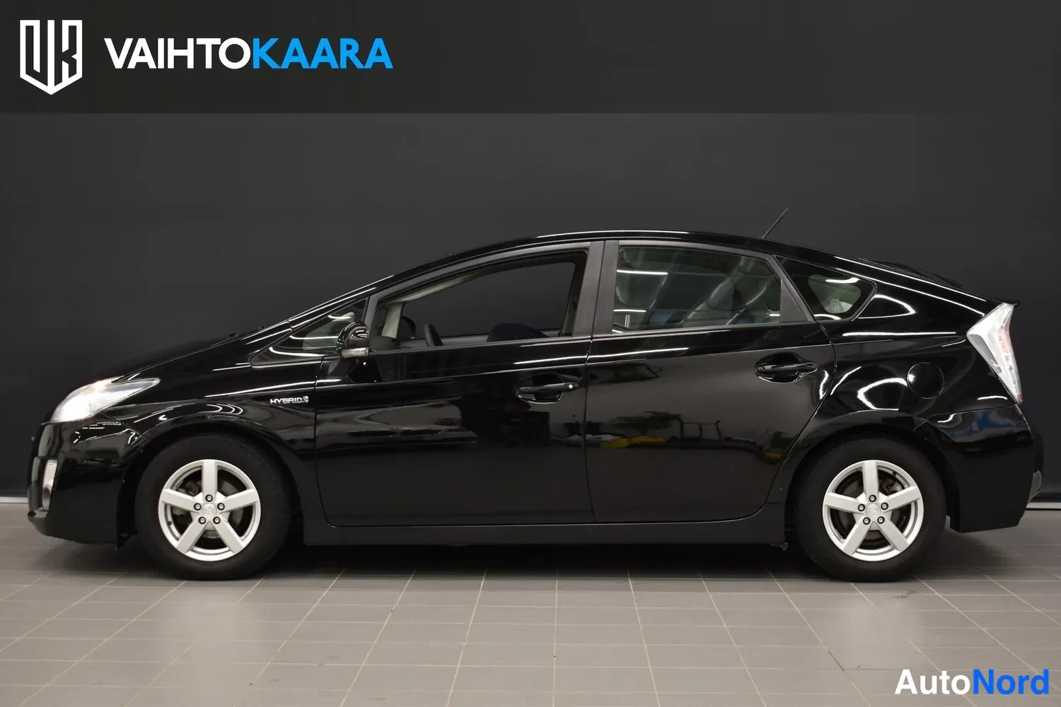 Musta Toyota Prius 2010, ulkokuva 2 – Raisio