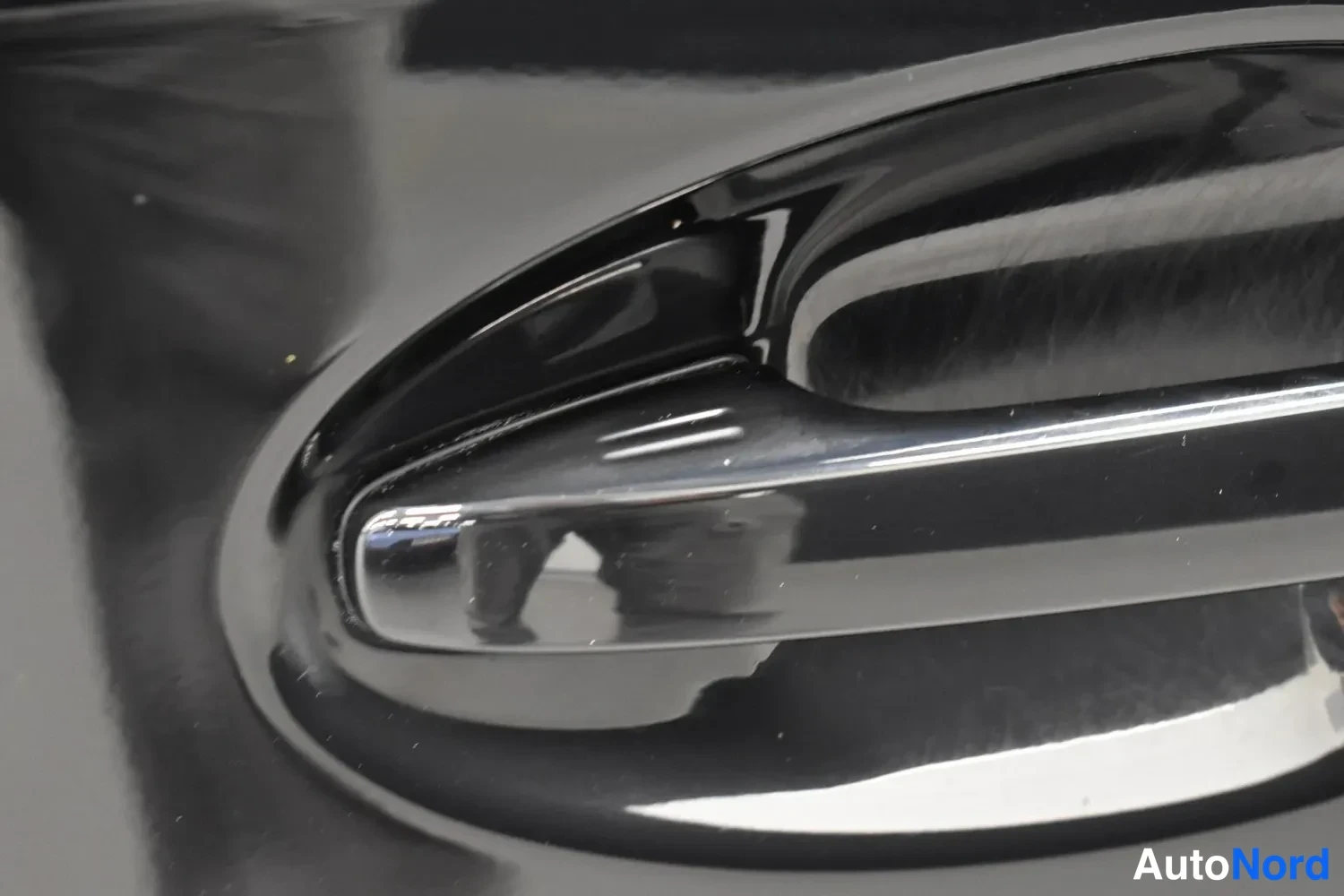 Musta Toyota Prius 2010, ulkokuva 14 – Raisio
