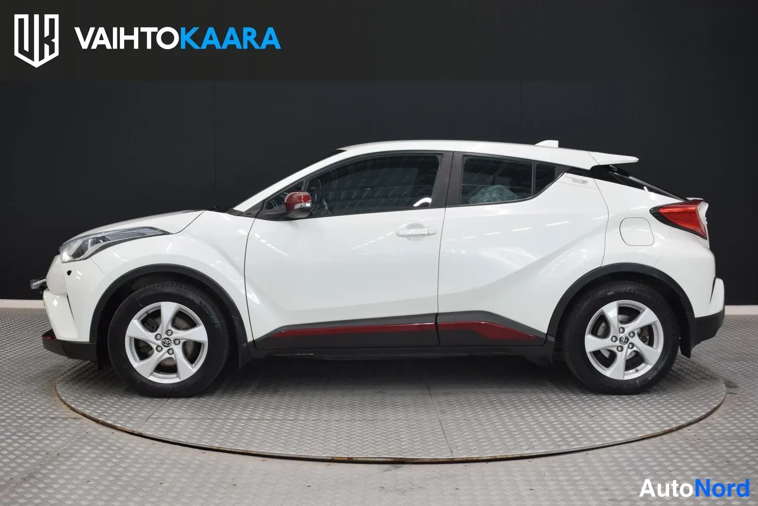 Valkoinen Toyota C-HR 2017, ulkokuva 2 – Raisio