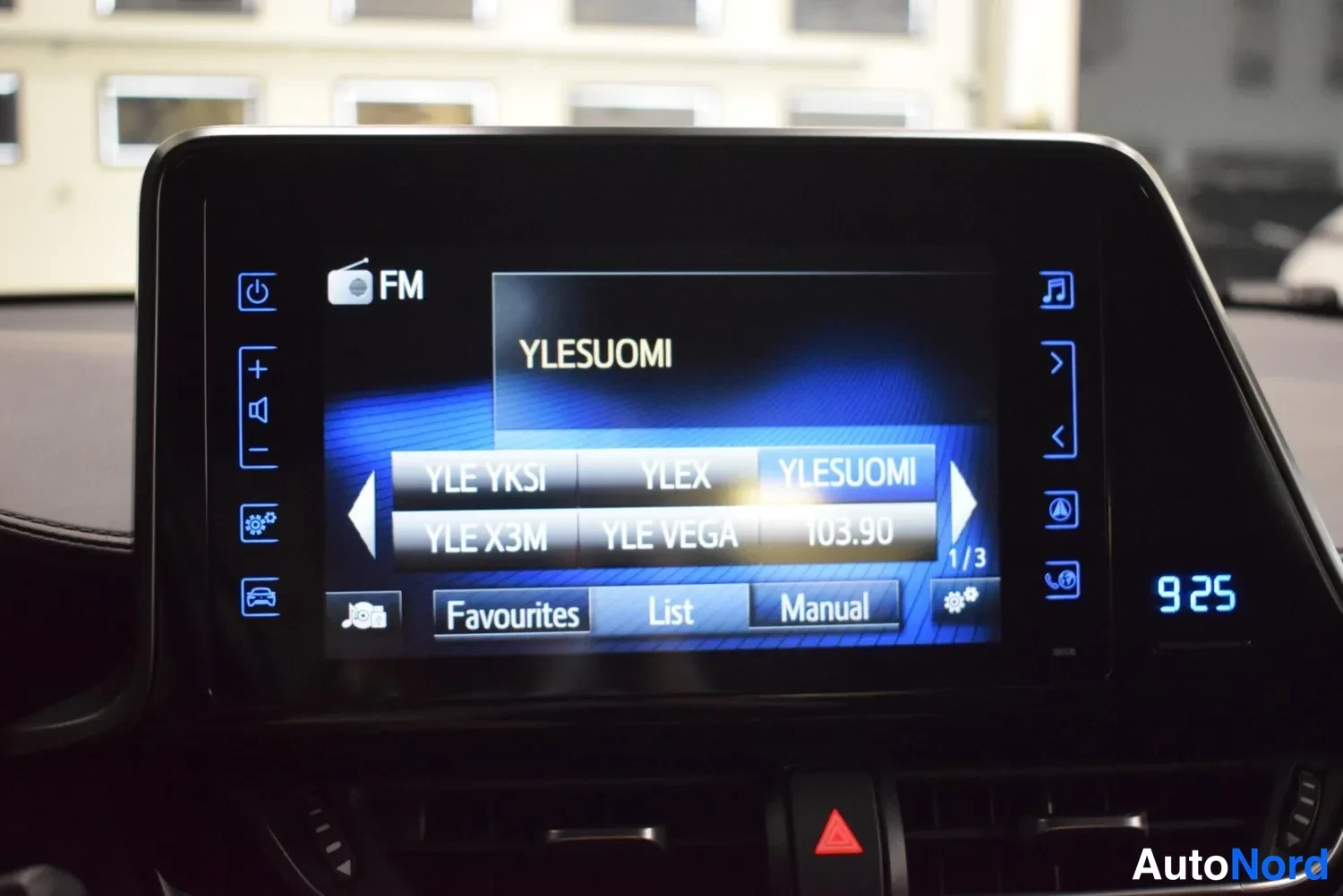 Valkoinen Toyota C-HR 2017, ulkokuva 17 – Raisio