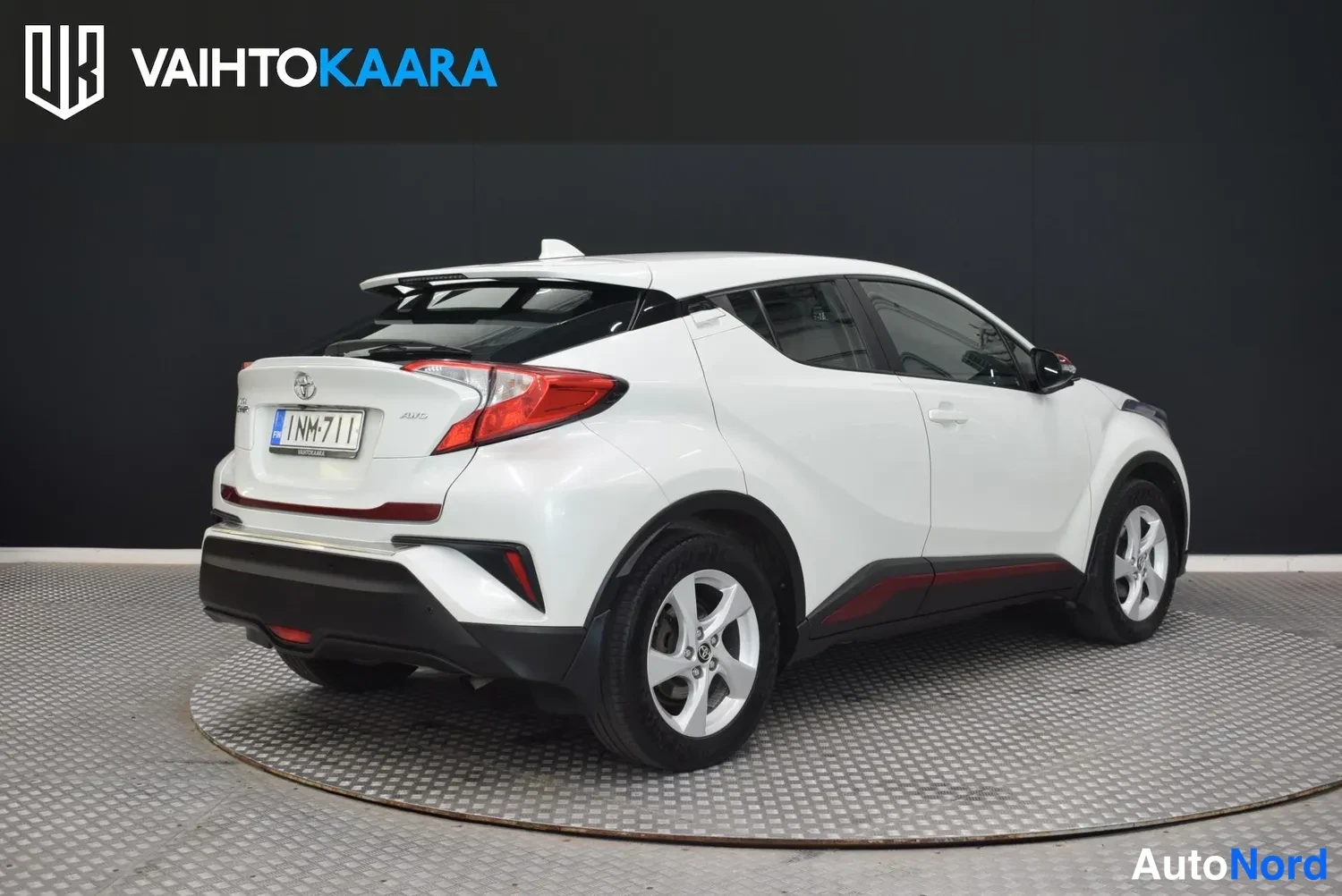 Valkoinen Toyota C-HR 2017, ulkokuva 4 – Raisio