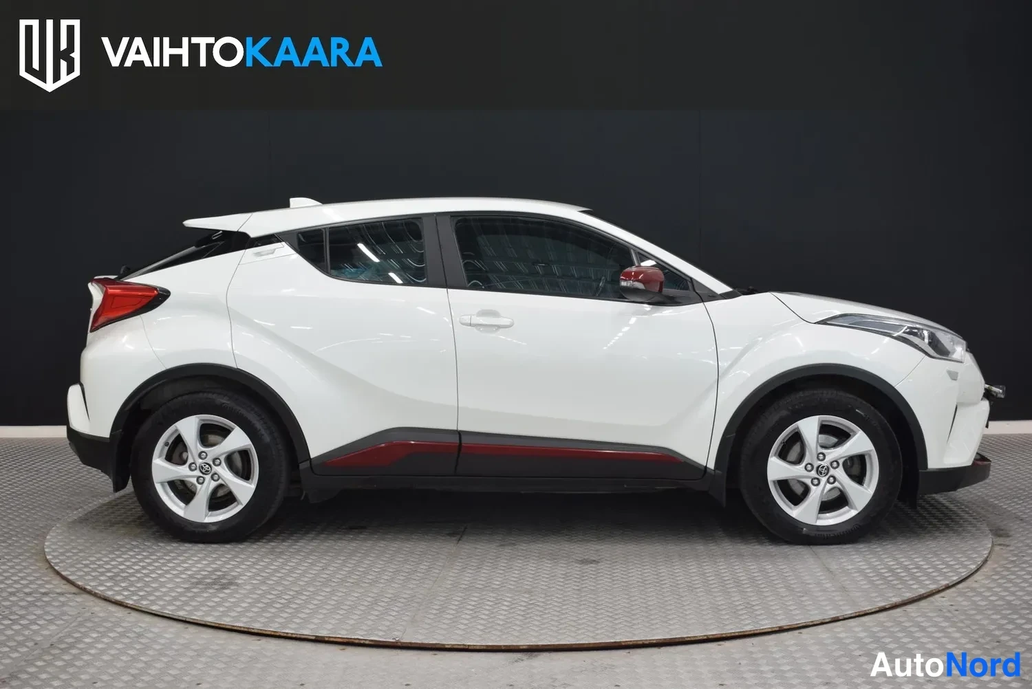 Valkoinen Toyota C-HR 2017, ulkokuva 5 – Raisio
